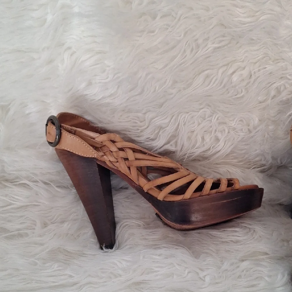Frye's Joy Haurache Tan Heels with Woven Design and Ankle Strap - Picture 3 of 9